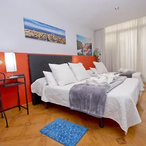 https://barcelona-city-centre-hostal.catalonia-hotels.com